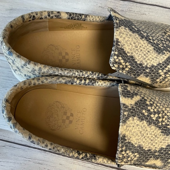 Vince Camuto Korli Snakeskin slip on - Picture 4 of 15
